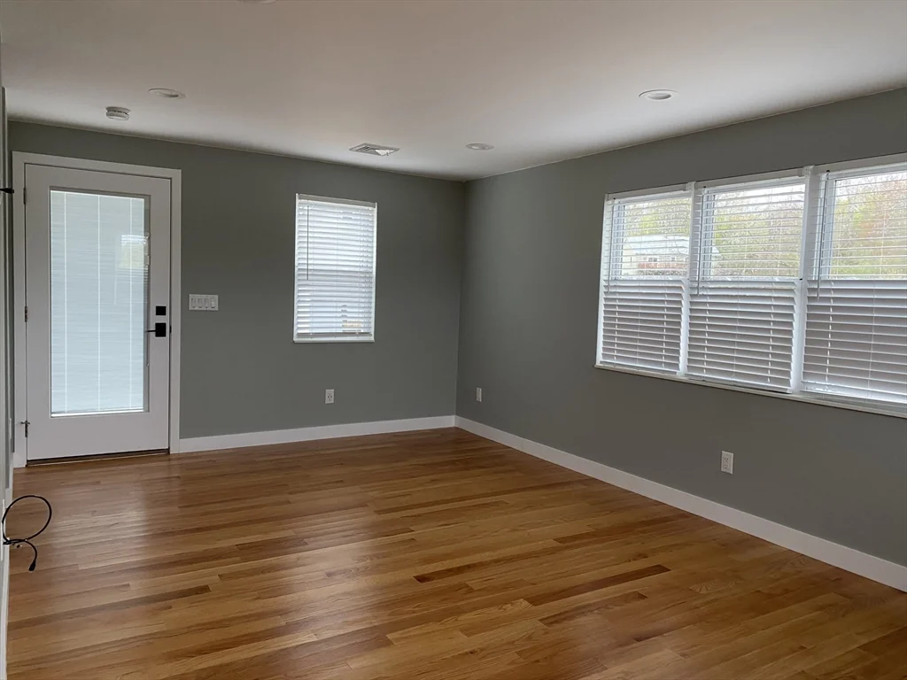 2 bed, 1 bath apartment for rent at 27 Lees River Dr Unit 0, Swansea — photo 4 of 12