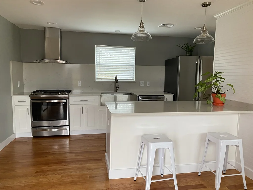 2 bed, 1 bath apartment for rent at 27 Lees River Dr Unit 0, Swansea — photo 2 of 12