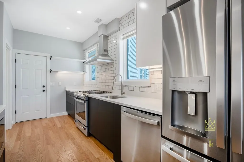 4 bed, 3 bath apartment for rent at 27 Linden St Unit 01, Allston — photo 3 of 20