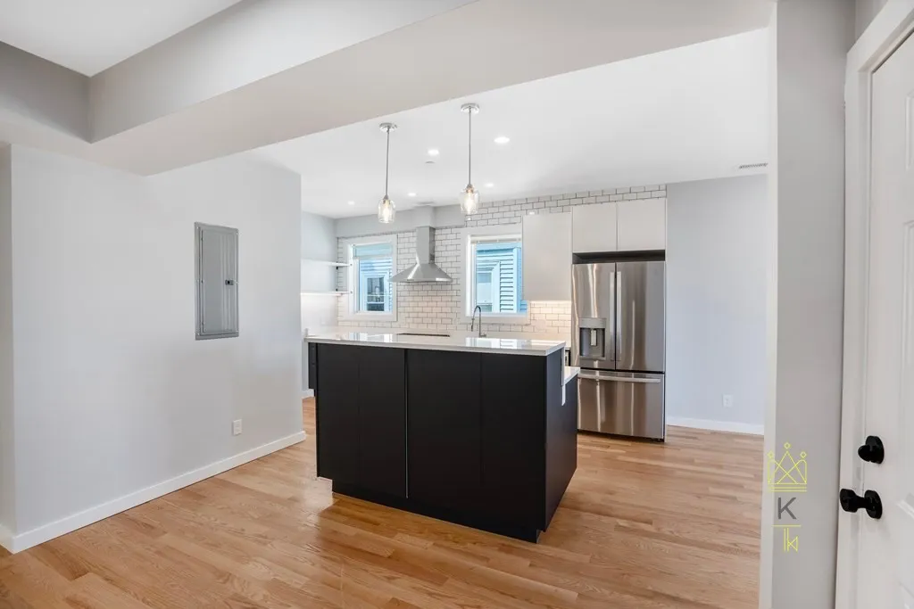 4 bed, 3 bath apartment for rent at 27 Linden St Unit 01, Allston — photo 4 of 20