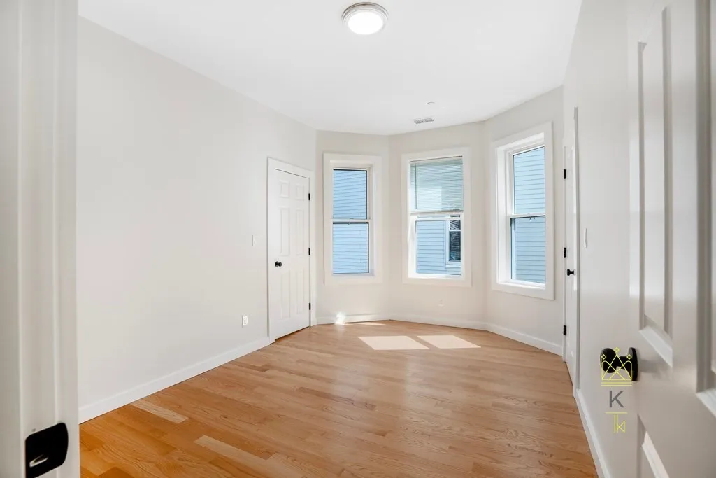 4 bed, 3 bath apartment for rent at 27 Linden St Unit 01, Allston — photo 10 of 20