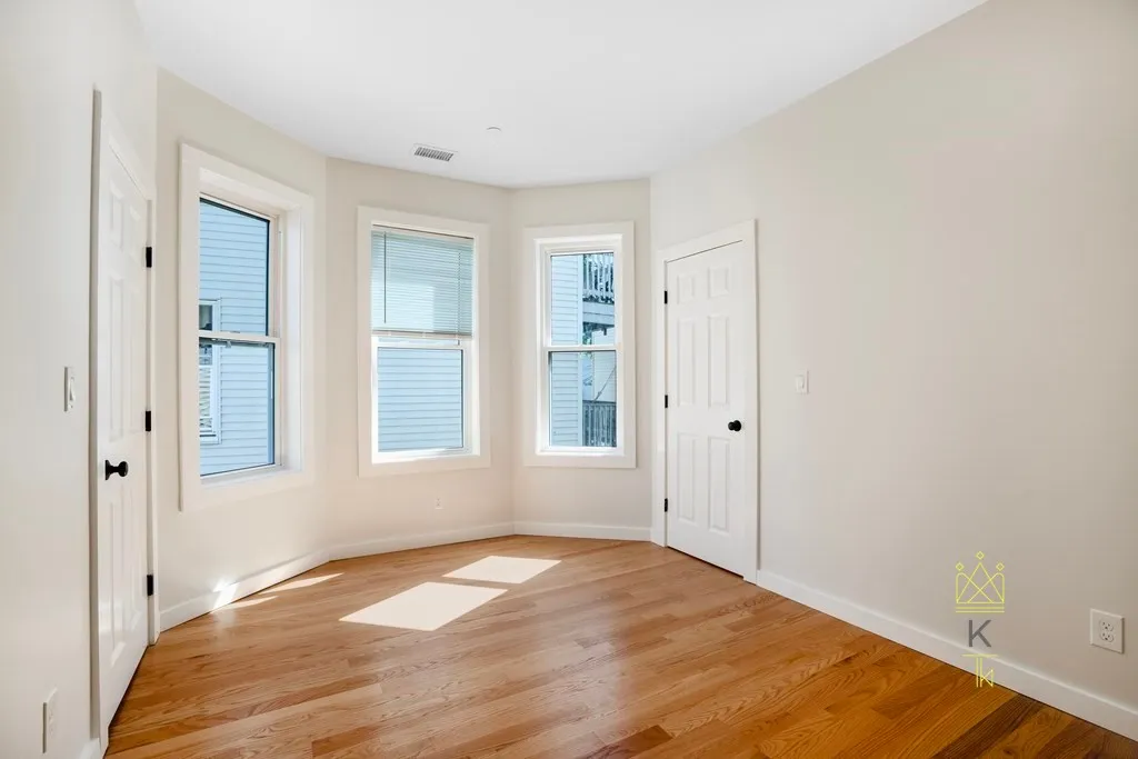 4 bed, 3 bath apartment for rent at 27 Linden St Unit 01, Allston — photo 9 of 20