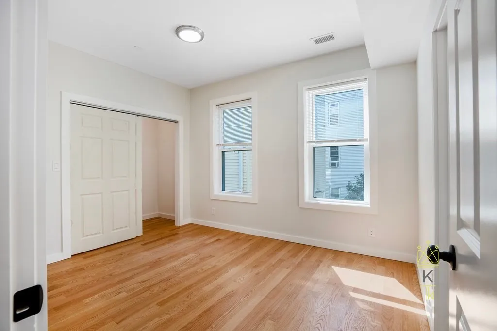 4 bed, 3 bath apartment for rent at 27 Linden St Unit 01, Allston — photo 12 of 20