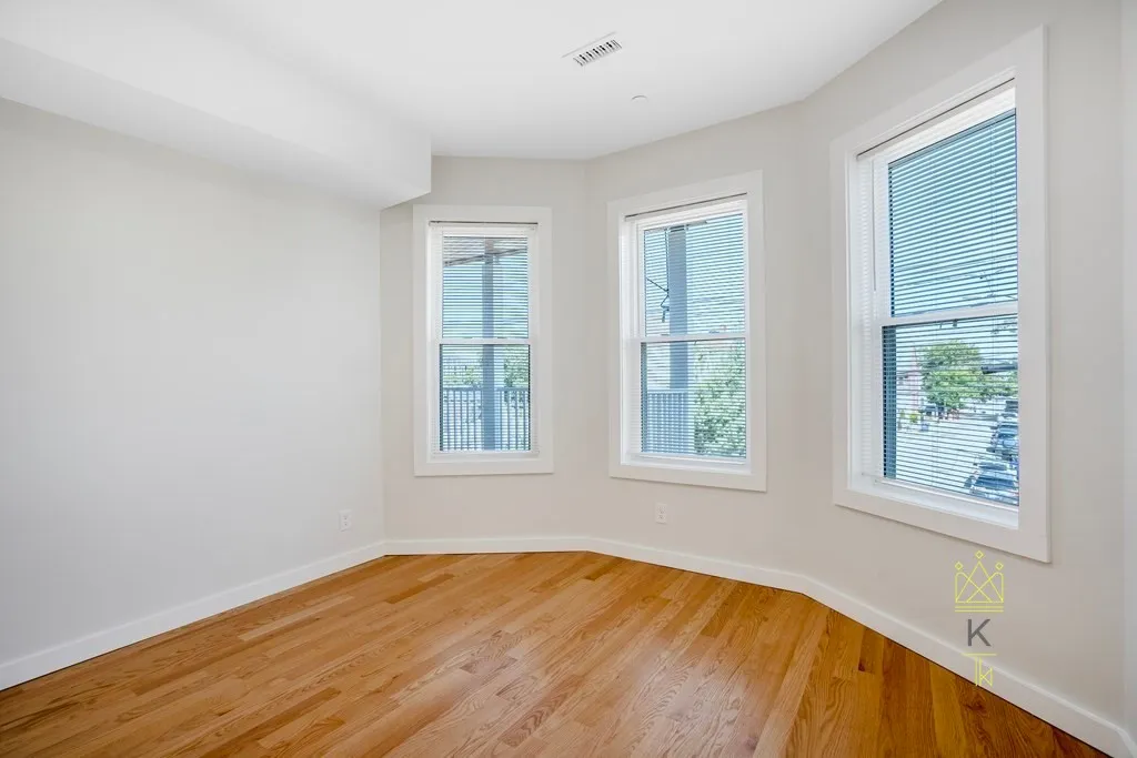 4 bed, 3 bath apartment for rent at 27 Linden St Unit 01, Allston — photo 14 of 20