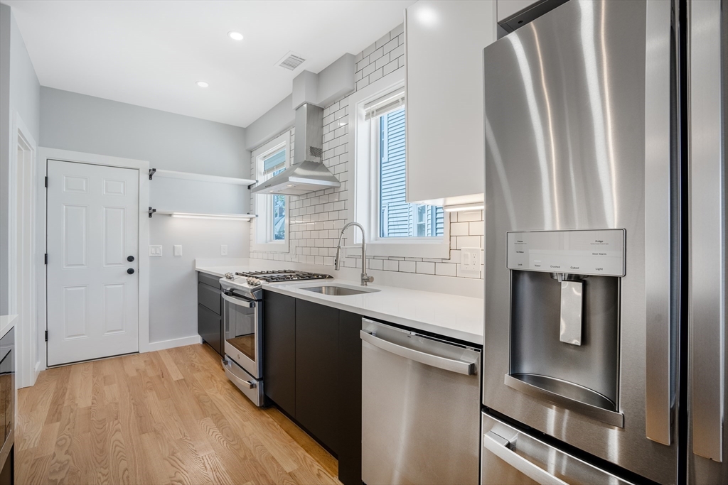 3 bed, 2 bath apartment for rent at 27 Linden St Unit 2, Allston — photo 3 of 17