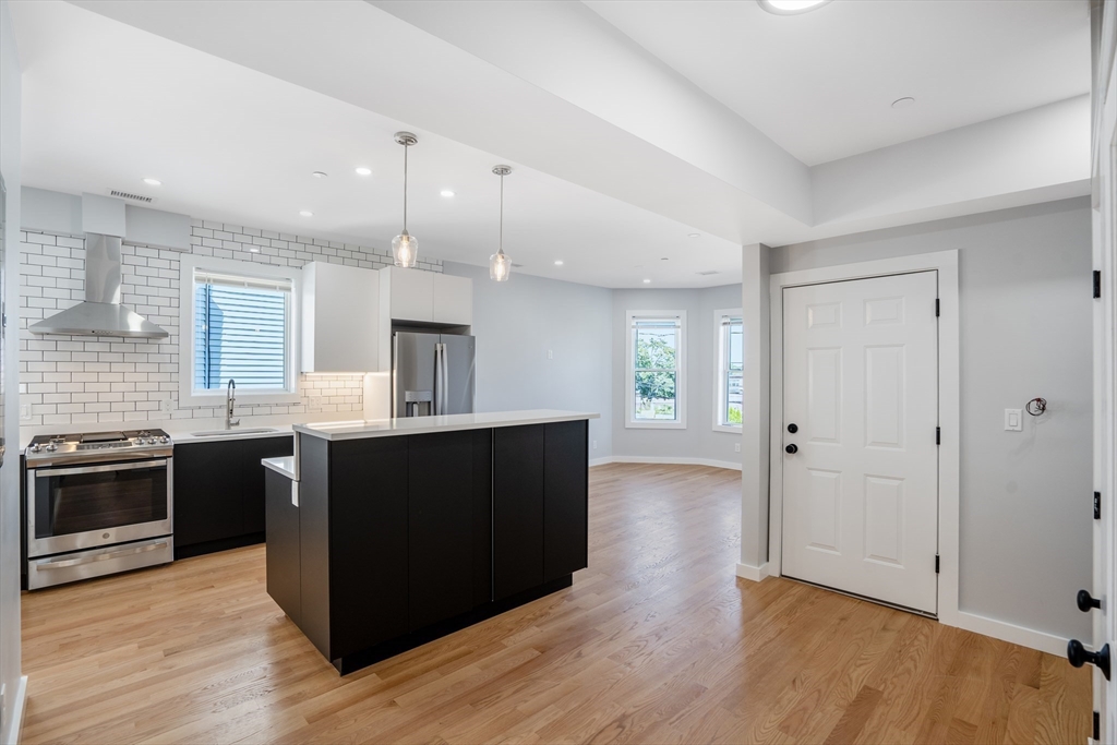 3 bed, 2 bath apartment for rent at 27 Linden St Unit 2, Allston — photo 4 of 17
