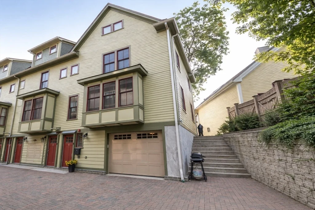 3 bed, 2 bath apartment for rent at 27 Marcella St Unit G, Roxbury — photo 1 of 19