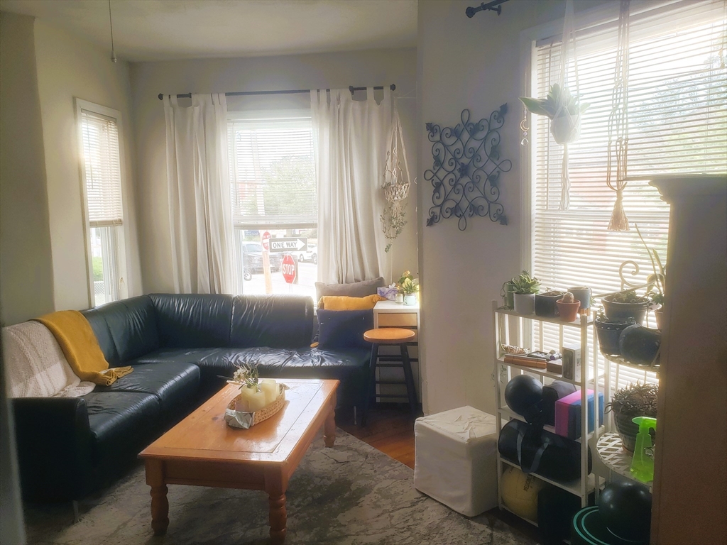 2 bed, 1 bath apartment for rent at 27 Medford St Unit 1, Medford — photo 4 of 27