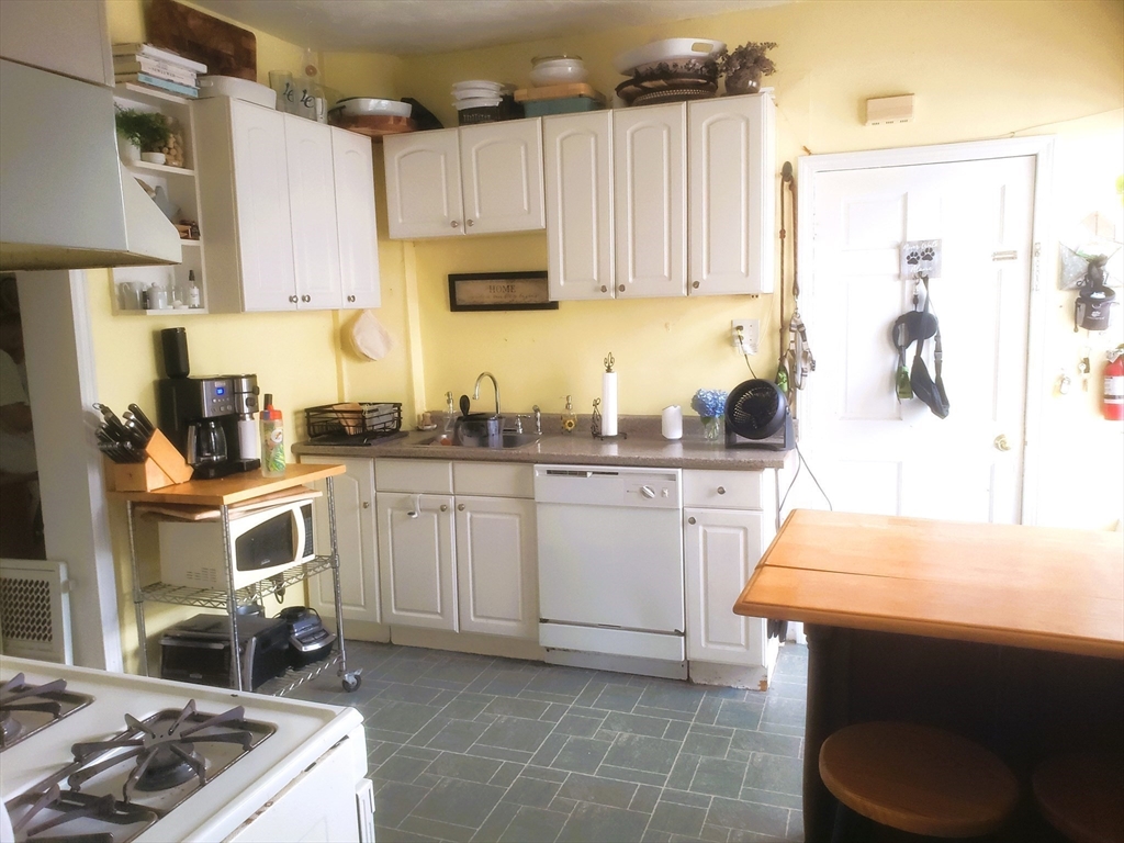 2 bed, 1 bath apartment for rent at 27 Medford St Unit 1, Medford — photo 9 of 27