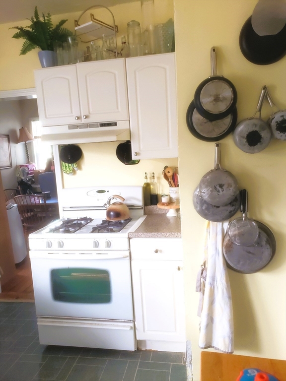 2 bed, 1 bath apartment for rent at 27 Medford St Unit 1, Medford — photo 11 of 27