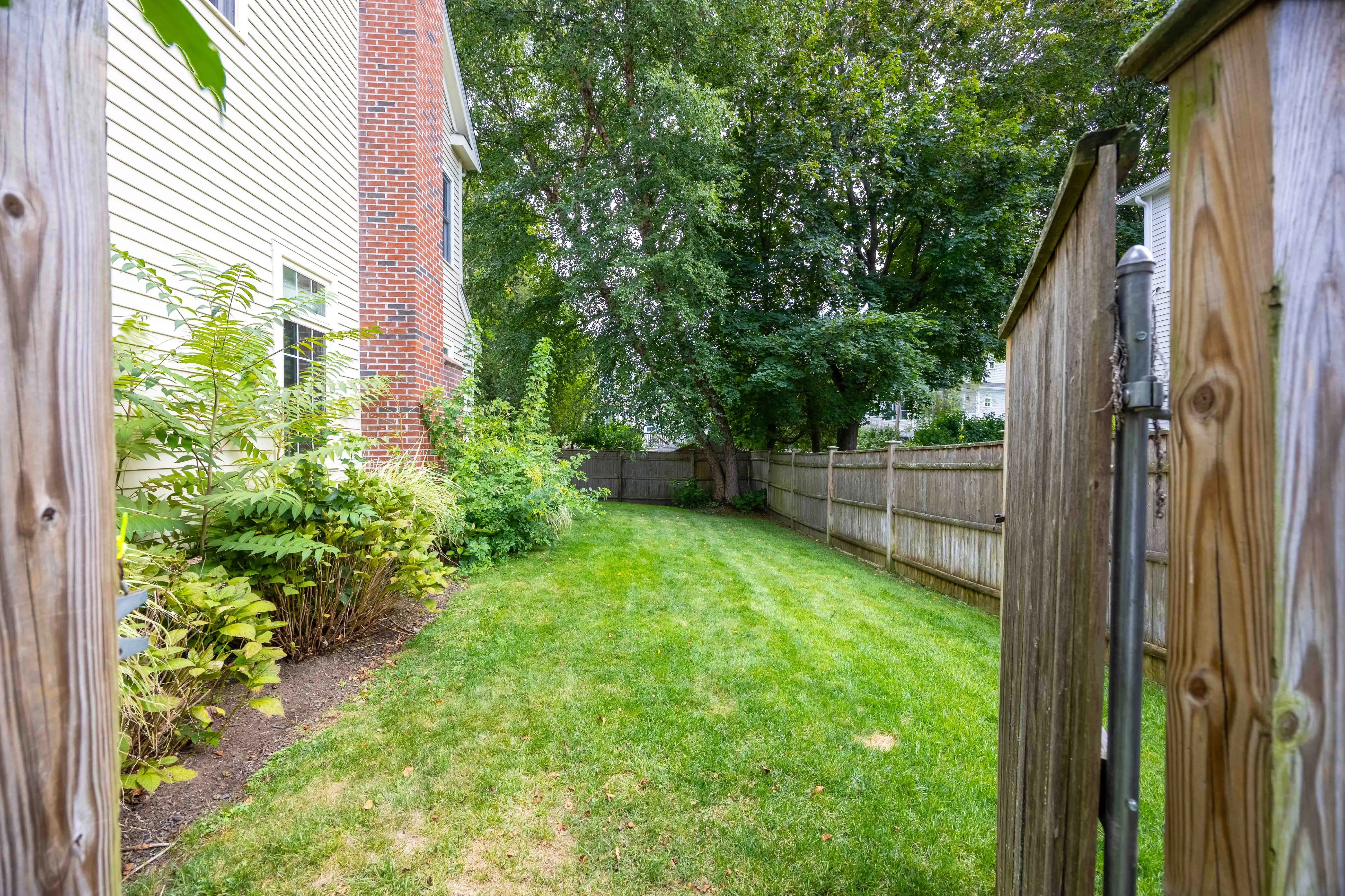 5 bed, 3.5 bath apartment for rent at 27 Mellon Rd Unit 27, Wellesley — photo 5 of 45
