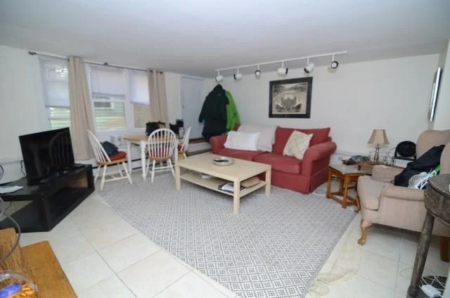 2 bed, 1 bath apartment for rent at 27 Melrose St Unit 1, Back Bay