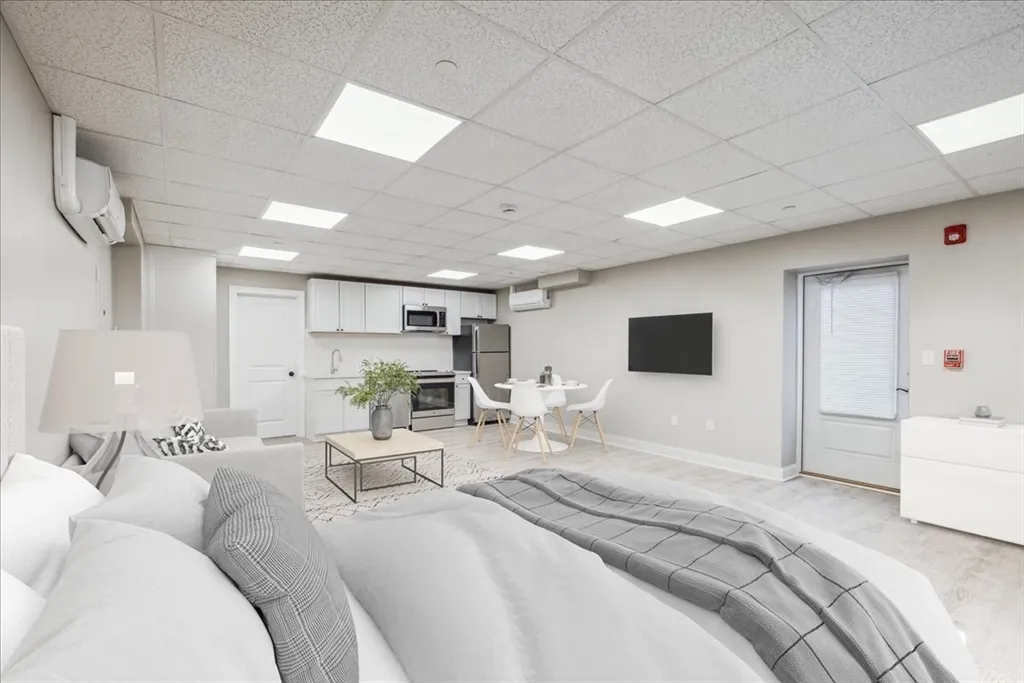 Studio bed, 1 bath apartment for rent at 27 Middle St Unit 1-1, Waltham — photo 5 of 8