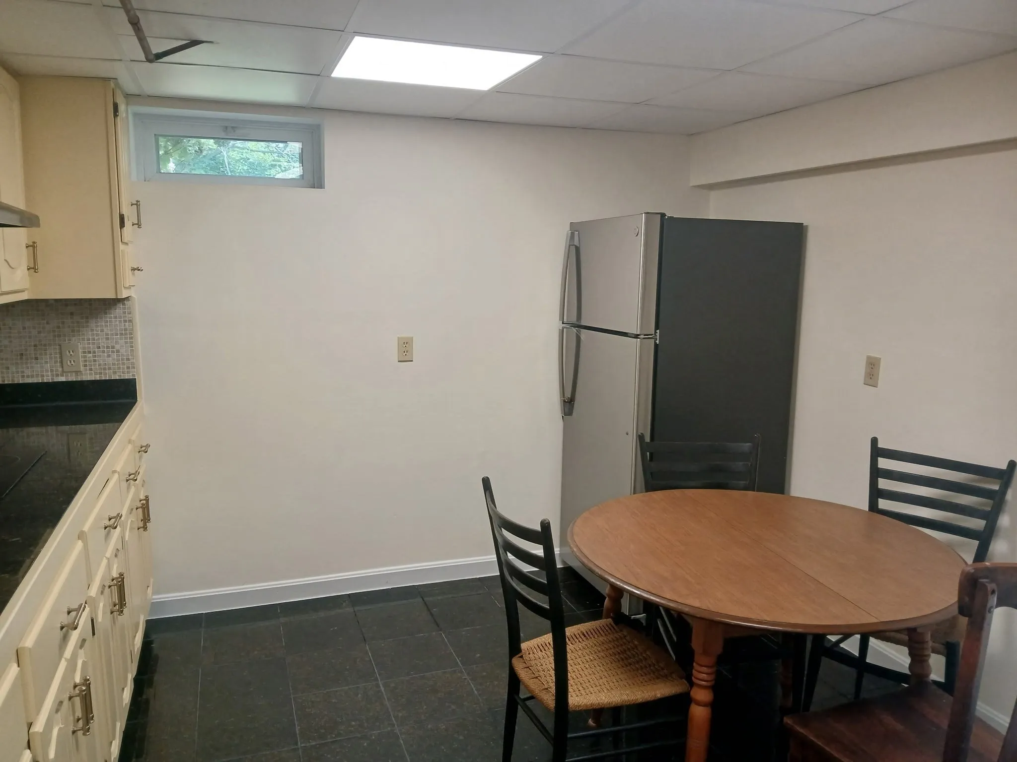 Studio bed, 1 bath apartment for rent at 27 Middletown St Unit B2, Millbury — photo 4 of 9