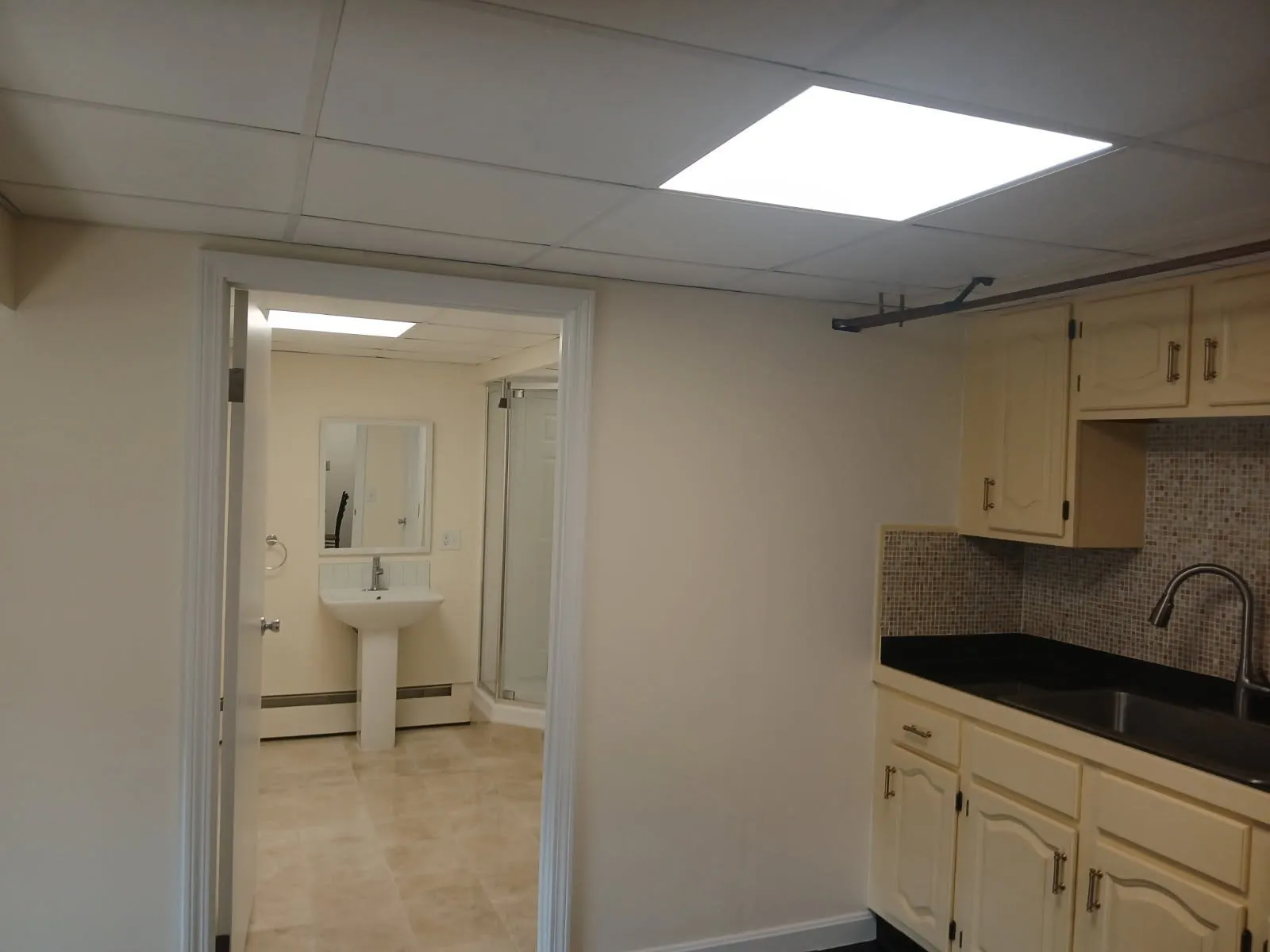 Studio bed, 1 bath apartment for rent at 27 Middletown St Unit B2, Millbury — photo 3 of 9