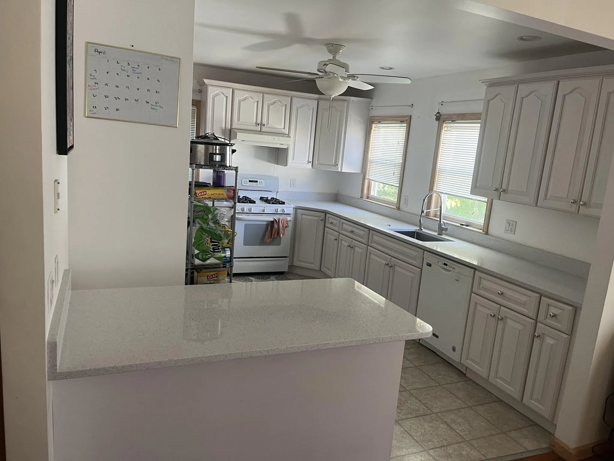 3 bed, 2 bath apartment for rent at 27 Milton Ave Unit 2, West Newton — photo 4 of 25
