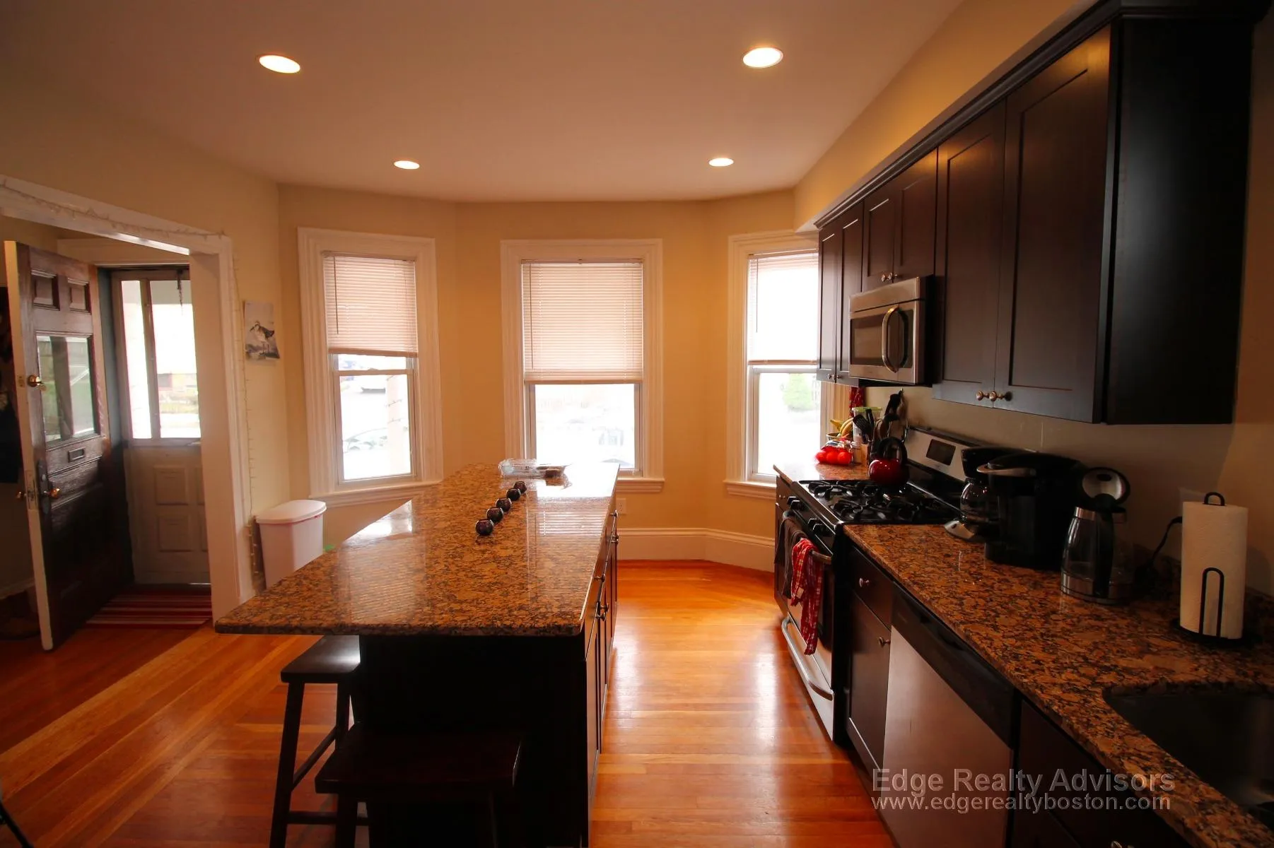 5 bed, 2 bath apartment for rent at 27 Montcalm Ave Unit 2, Brighton — photo 4 of 11