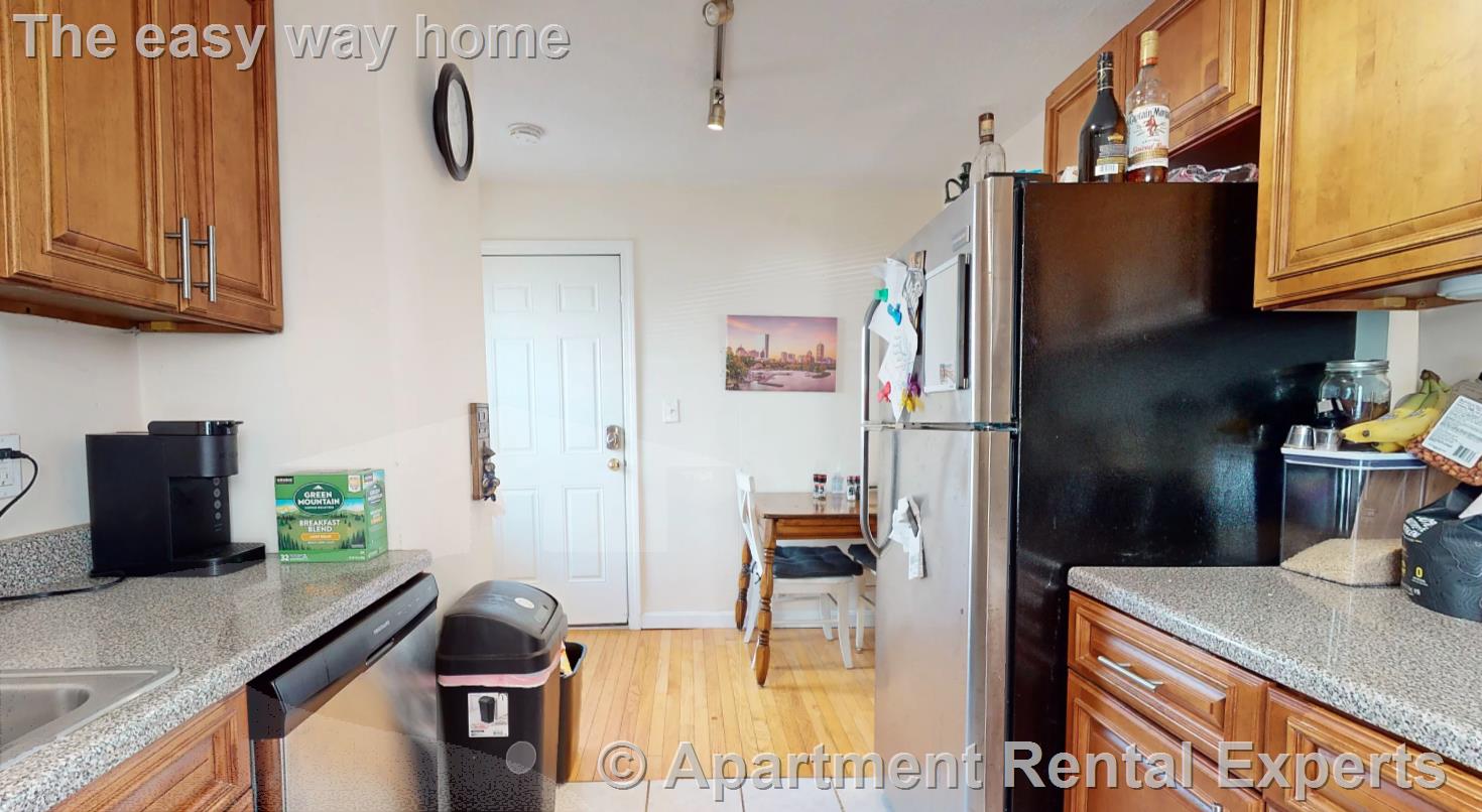2 bed, 1 bath apartment for rent at 27 Mount Vernon St, Sullivan Square — photo 3 of 9
