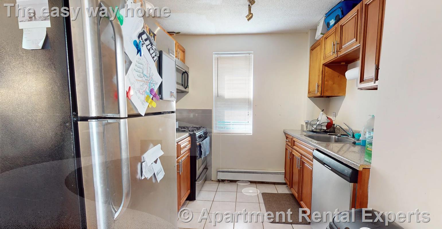 2 bed, 1 bath apartment for rent at 27 Mount Vernon St, Sullivan Square — photo 2 of 9