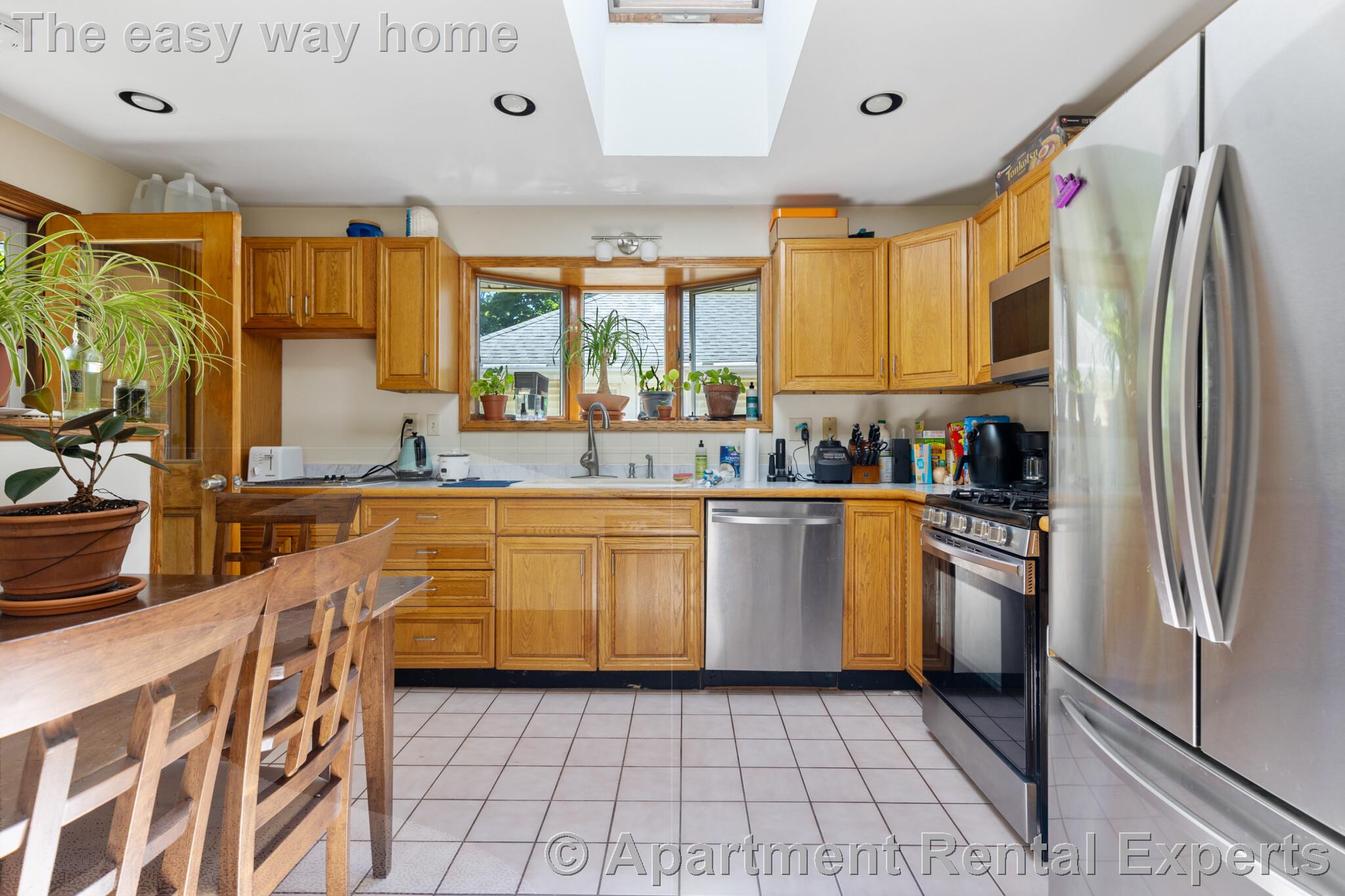 4 bed, 1 bath apartment for rent at 27 Murray Hill Rd Unit 2, Davis Square — photo 1 of 14