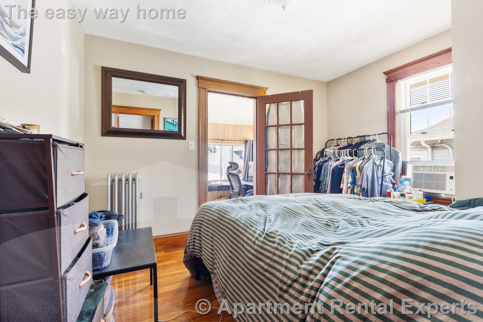 4 bed, 1 bath apartment for rent at 27 Murray Hill Rd Unit 2, Davis Square — photo 7 of 14