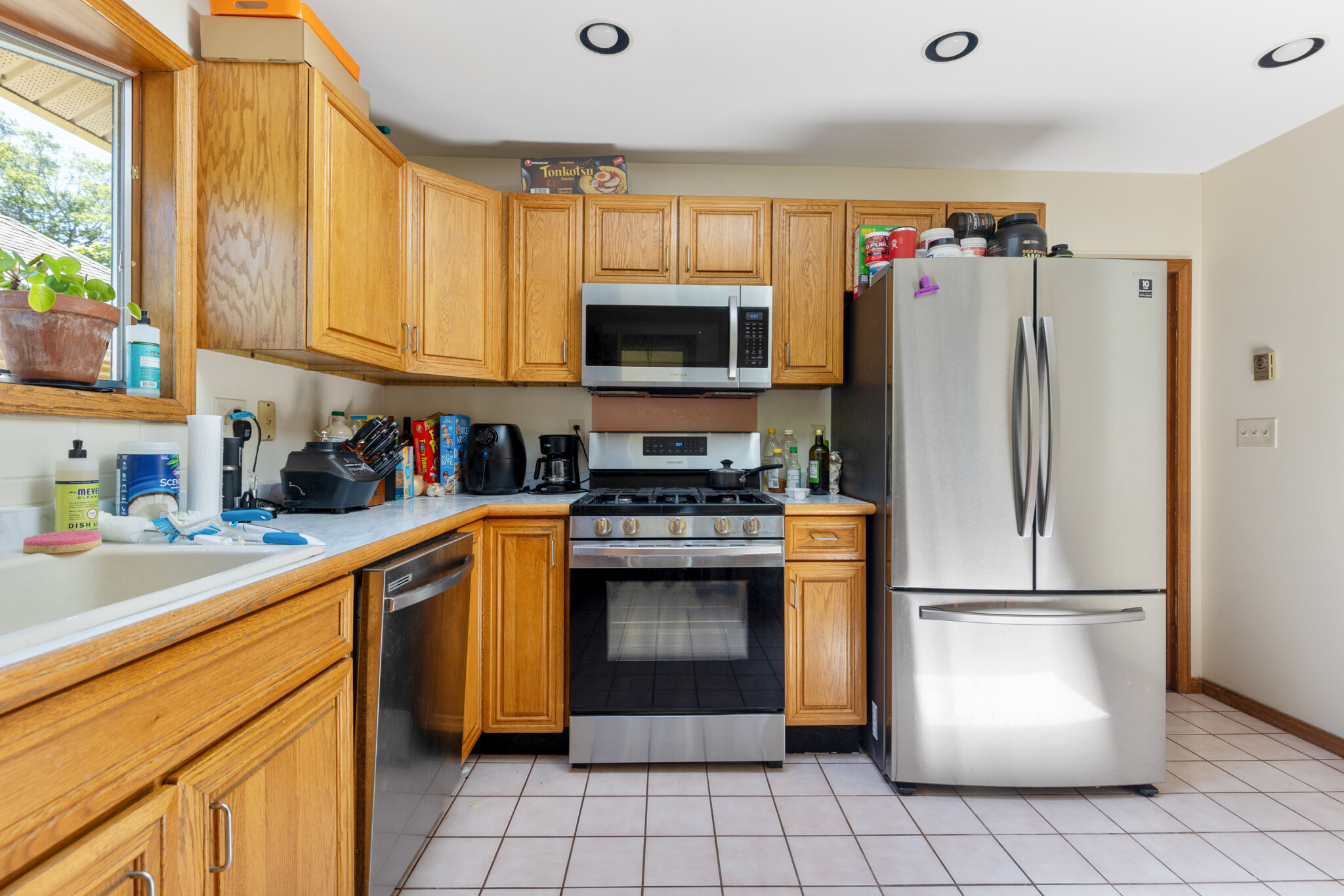 4 bed, 1.5 bath apartment for rent at 27 Murray Hill Rd Unit 2Nd Floor, North Cambridge — photo 15 of 16
