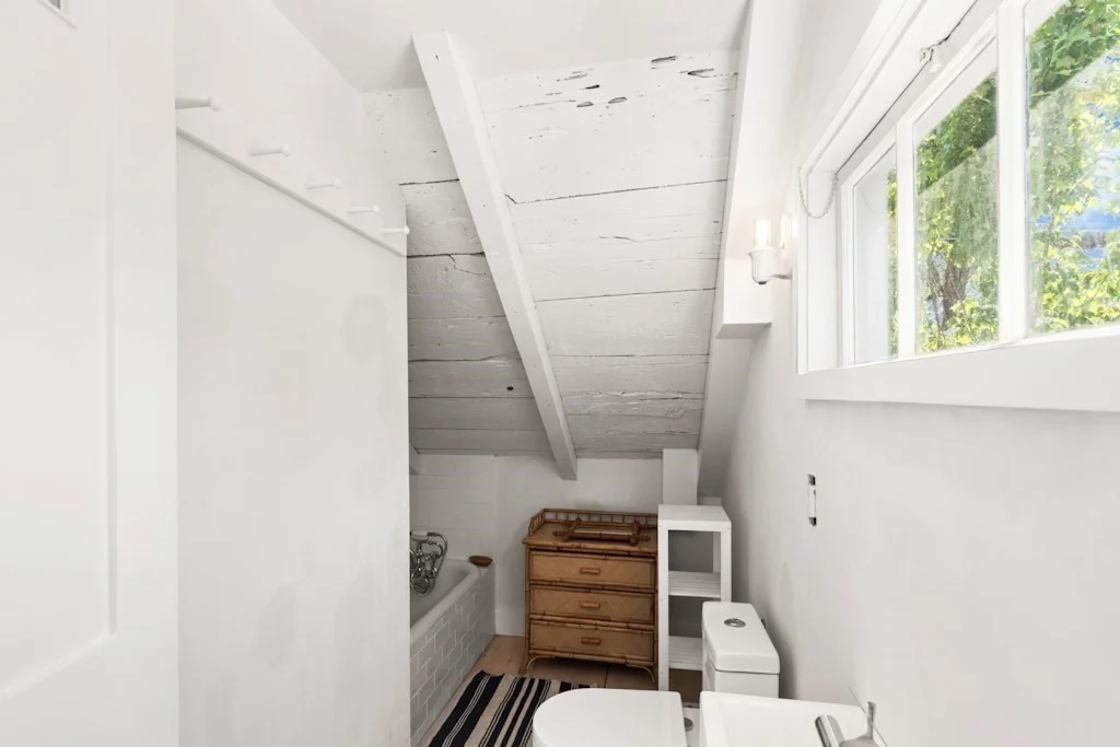 4 bed, 4+ bath apartment for rent at 27 North Liberty, Nantucket — photo 19 of 21