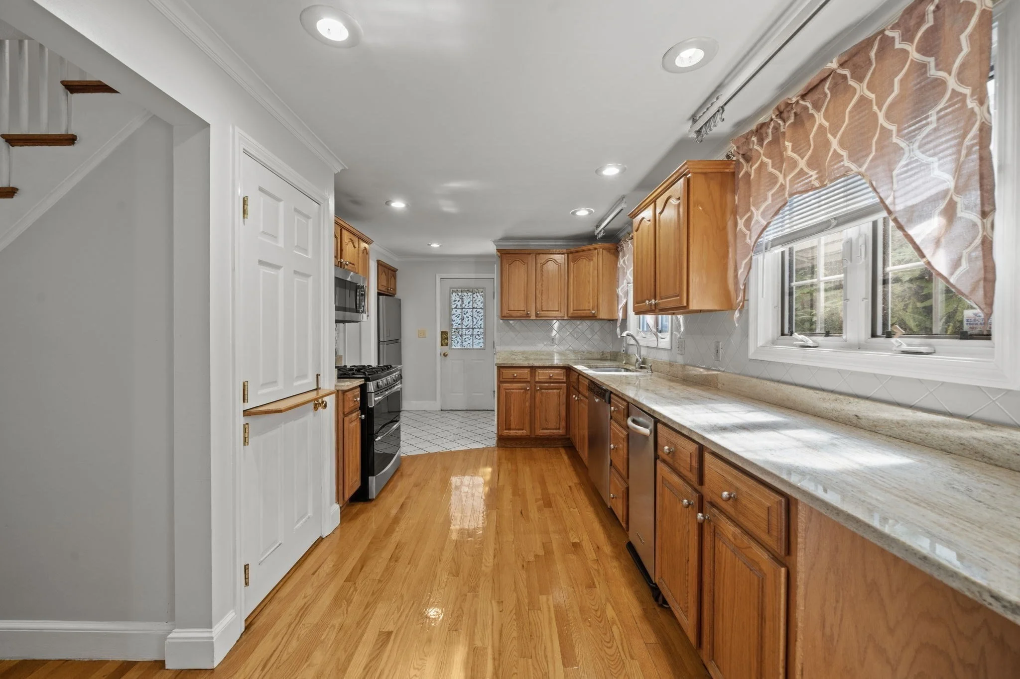 3 bed, 1 bath apartment for rent at 27 Northbourne Rd, Jamaica Plain — photo 7 of 28