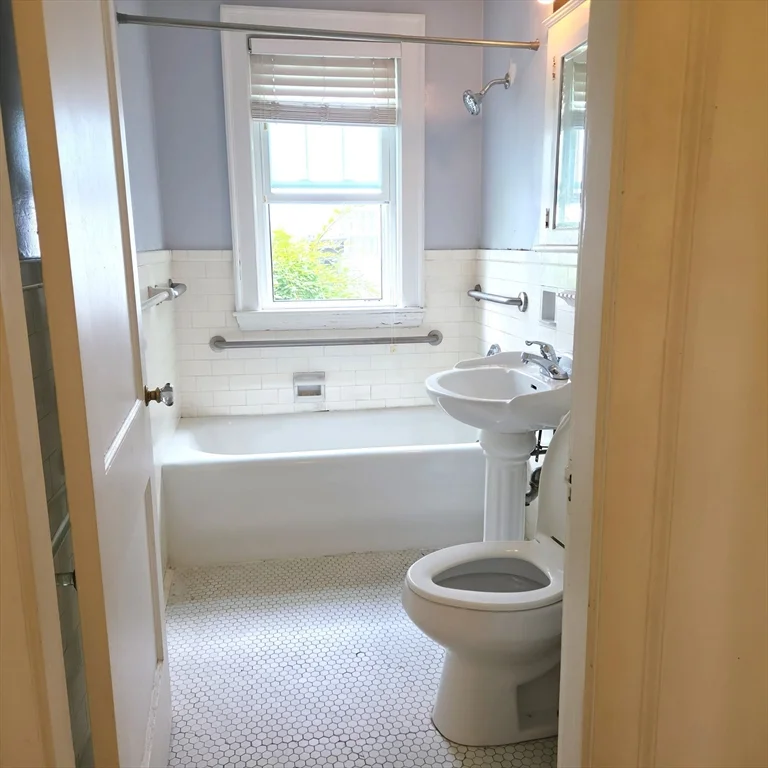2 bed, 1 bath apartment for rent at 27 Oakley Rd Unit 1fl, Watertown — photo 8 of 14