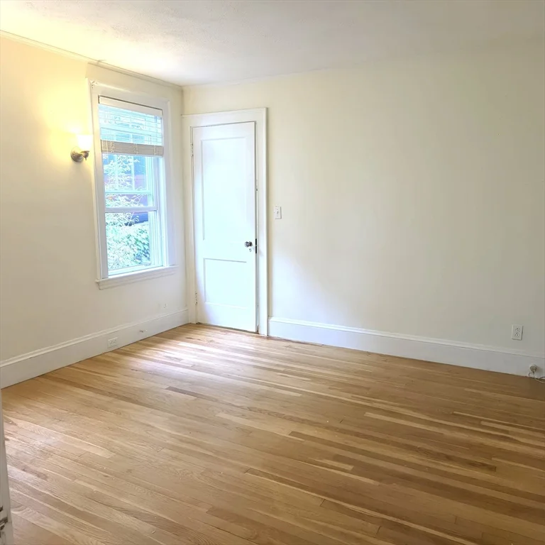 2 bed, 1 bath apartment for rent at 27 Oakley Rd Unit 1fl, Watertown — photo 6 of 14