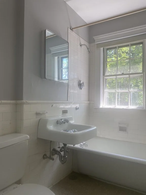 3 bed, 1 bath apartment for rent at 27 Oakwood Rd Unit 2, Auburndale — photo 11 of 12