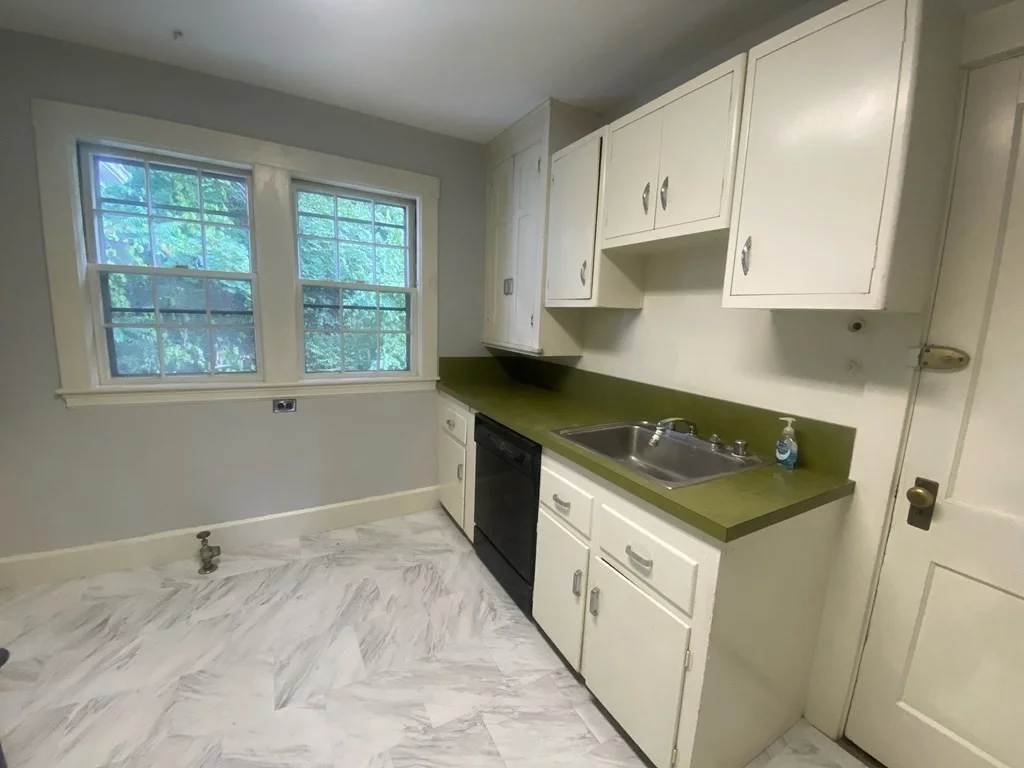 3 bed, 1 bath apartment for rent at 27 Oakwood Rd Unit 2, Auburndale — photo 8 of 12