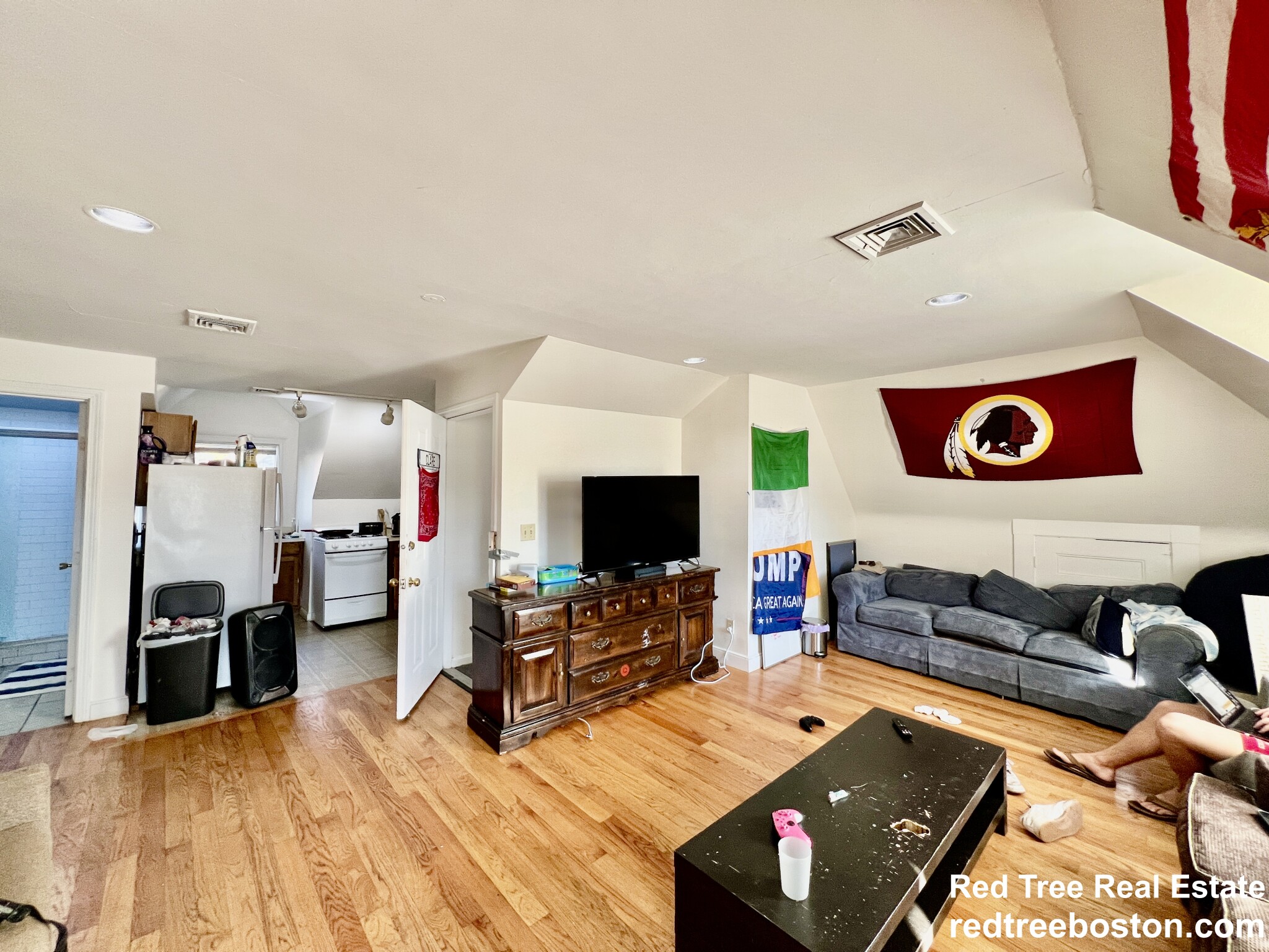 8+ bed, 3.5 bath apartment for rent at 27 Orkney Rd, Brighton — photo 18 of 26