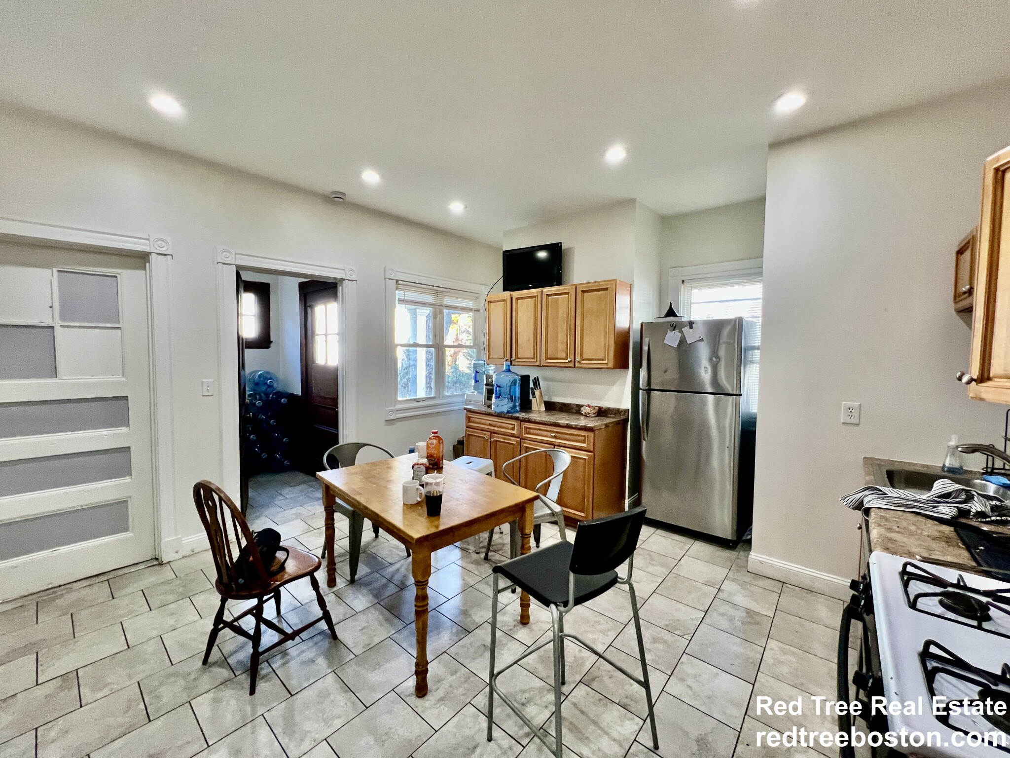 8+ bed, 3.5 bath apartment for rent at 27 Orkney Rd, Brighton — photo 4 of 26