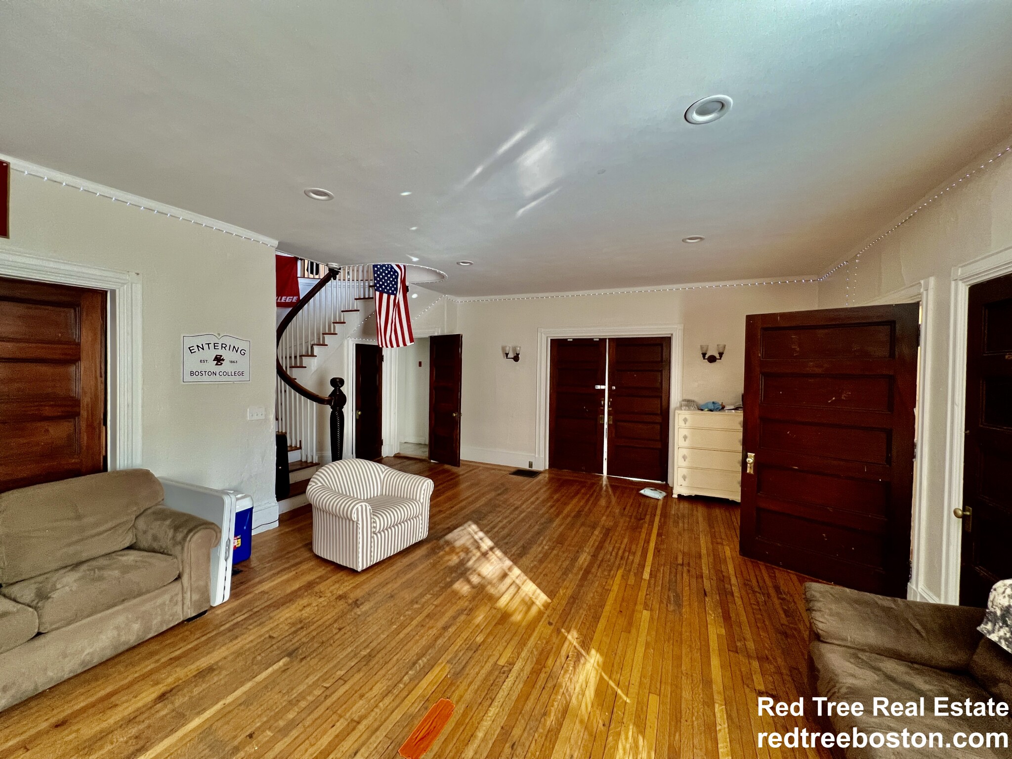 8+ bed, 3.5 bath apartment for rent at 27 Orkney Rd, Brighton — photo 2 of 26