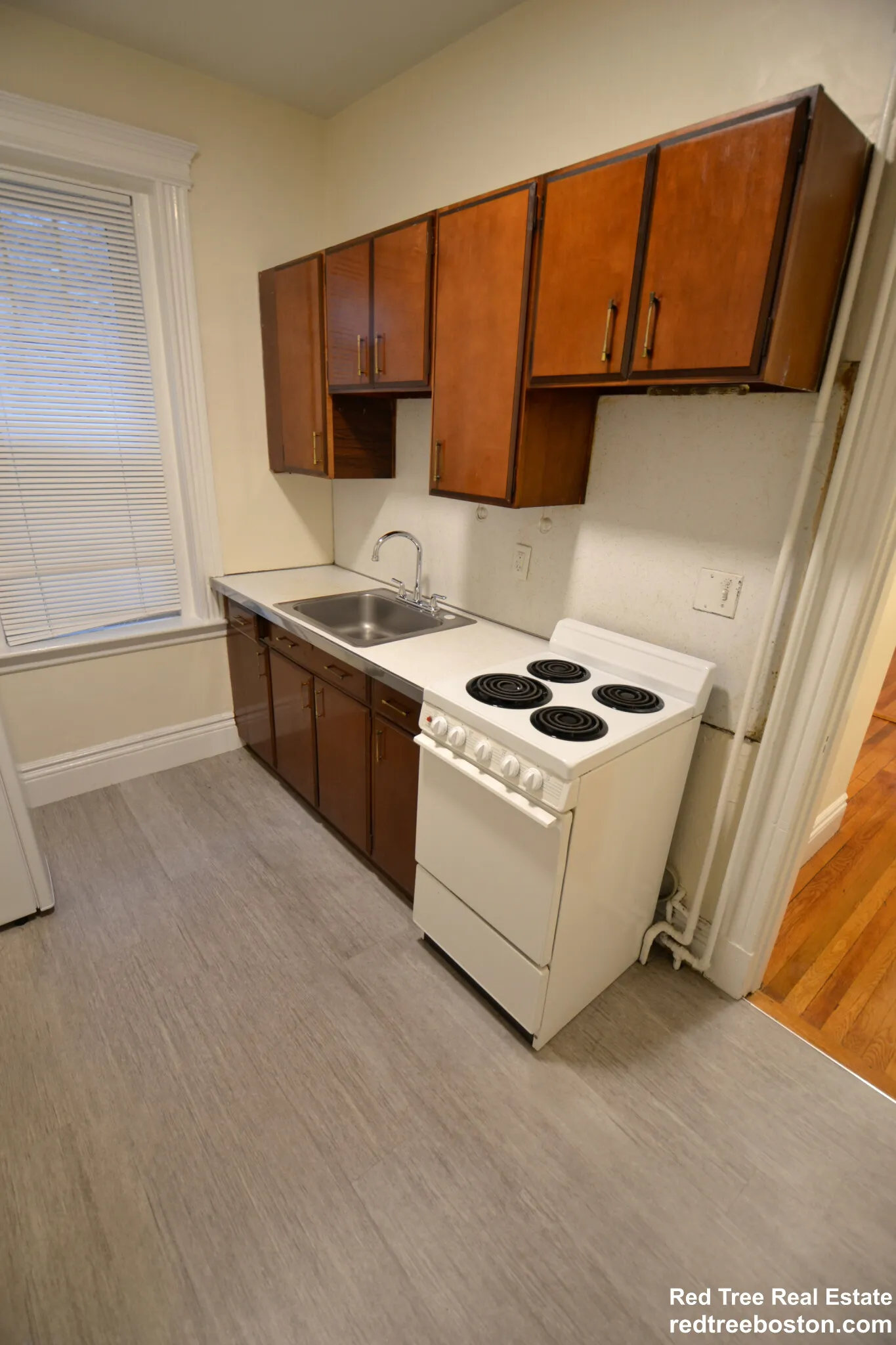 1 bed, 1 bath apartment for rent at 27 Park Dr Unit 1, Fenway — photo 4 of 11