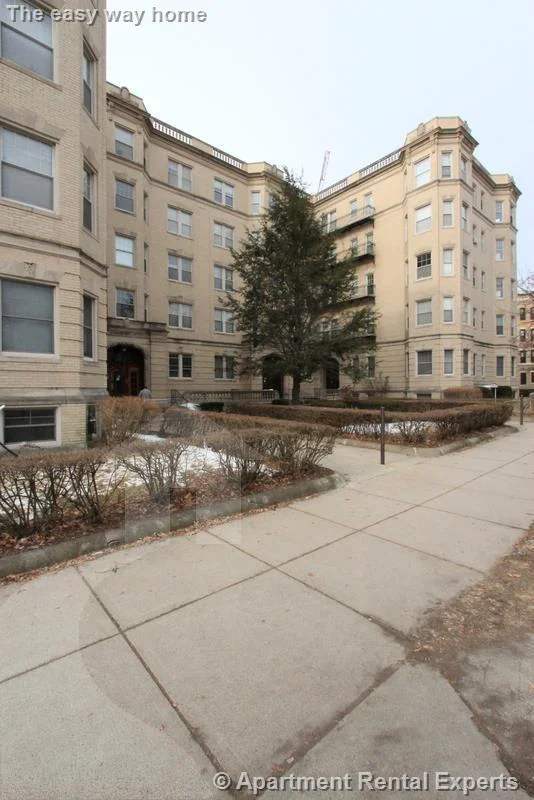 1 bed, 1 bath apartment for rent at 27 Park Dr Unit 11, Fenway — photo 1 of 9
