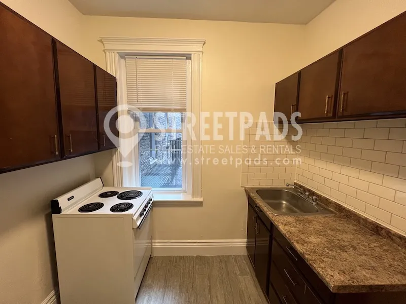 1 bed, 1 bath apartment for rent at 27 Park Dr Unit 12, Fenway — photo 3 of 24