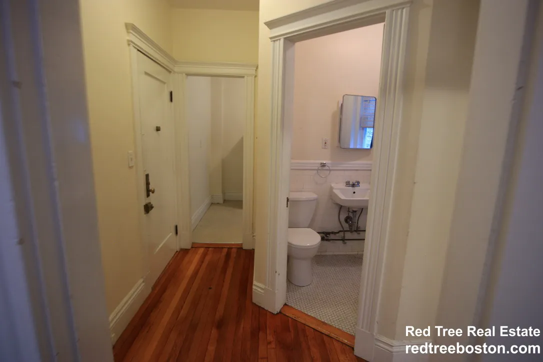 1 bed, 1 bath apartment for rent at 27 Park Dr Unit 12, Fenway — photo 4 of 11
