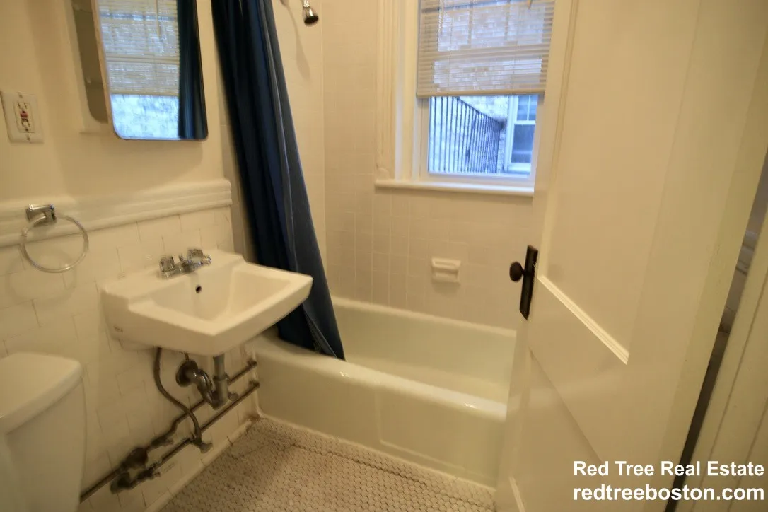 1 bed, 1 bath apartment for rent at 27 Park Dr Unit 12, Fenway — photo 5 of 11