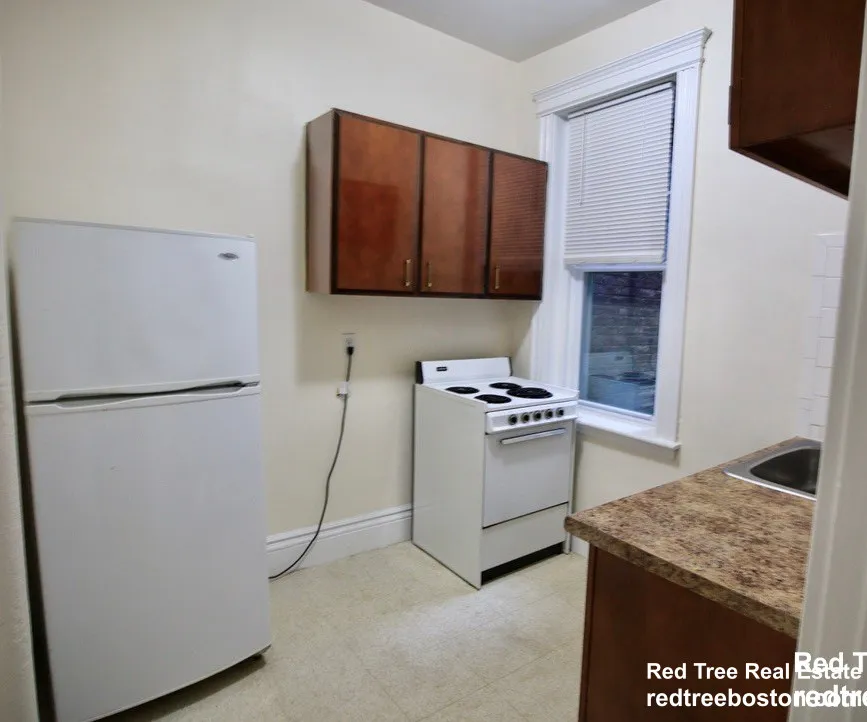 1 bed, 1 bath apartment for rent at 27 Park Dr Unit 12, Fenway — photo 2 of 11