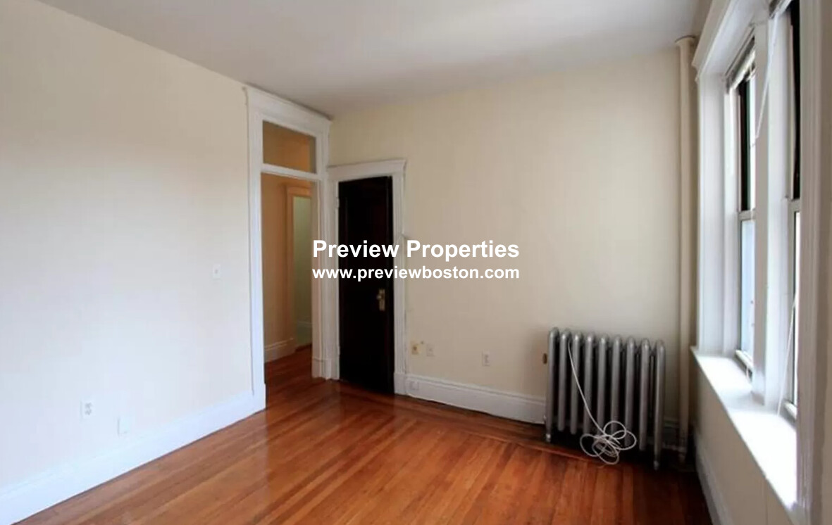 Studio bed, 1 bath apartment for rent at 27 Park Dr Unit 14P, Fenway — photo 7 of 12