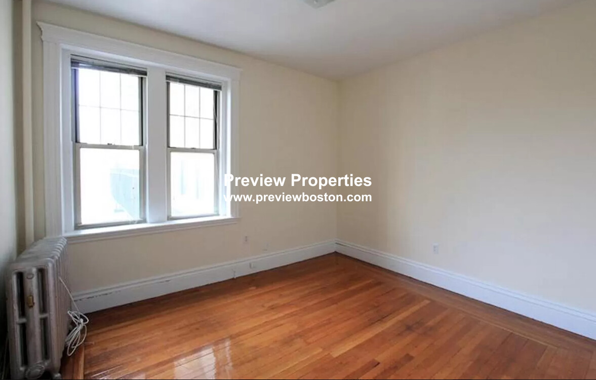 Studio bed, 1 bath apartment for rent at 27 Park Dr Unit 14P, Fenway — photo 5 of 12