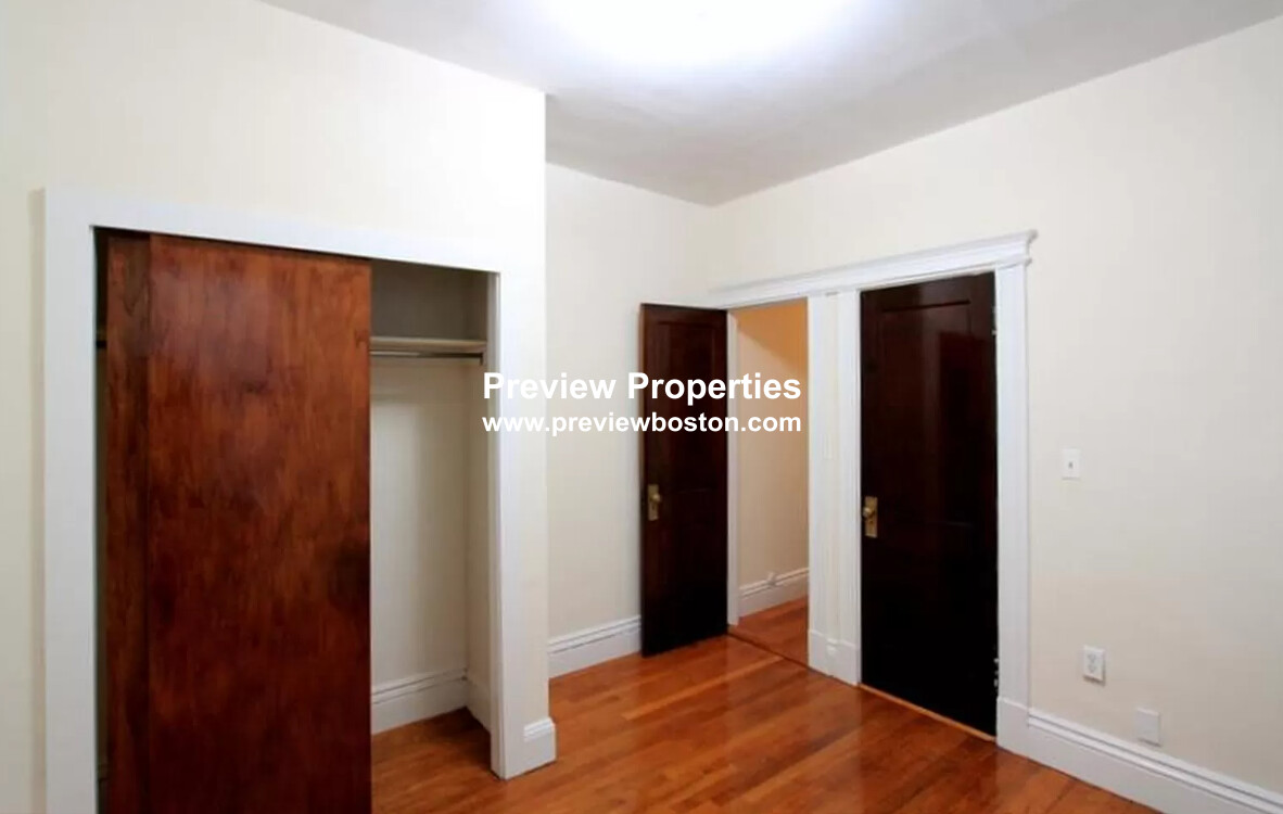 Studio bed, 1 bath apartment for rent at 27 Park Dr Unit 14P, Fenway — photo 1 of 12