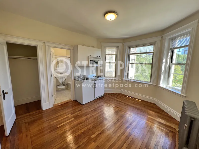 Studio bed, 1 bath apartment for rent at 27 Park Dr Unit 15, Fenway — photo 3 of 17