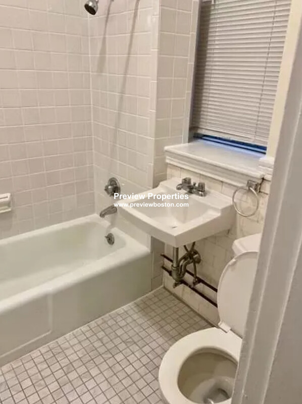 1 bed, 1 bath apartment for rent at 27 Park Dr Unit 2P, Fenway — photo 6 of 10