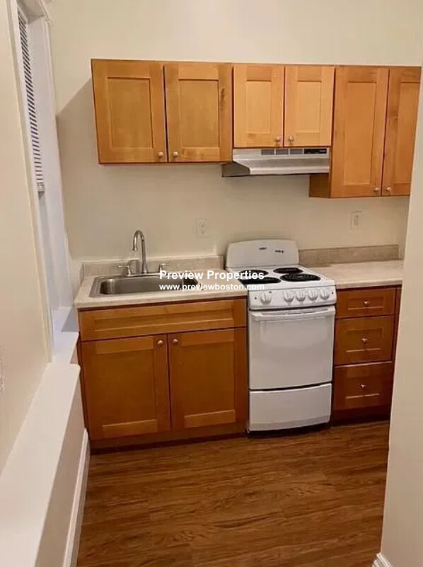 1 bed, 1 bath apartment for rent at 27 Park Dr Unit 2P, Fenway — photo 4 of 10