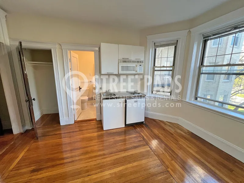 Studio bed, 1 bath apartment for rent at 27 Park Dr Unit 5, Fenway — photo 6 of 18