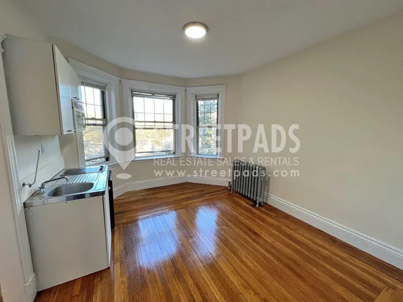 Studio bed, 1 bath apartment for rent at 27 Park Dr Unit 5, Fenway — photo 8 of 18