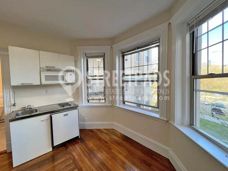 Studio bed, 1 bath apartment for rent at 27 Park Dr Unit 5, Fenway — photo 2 of 18